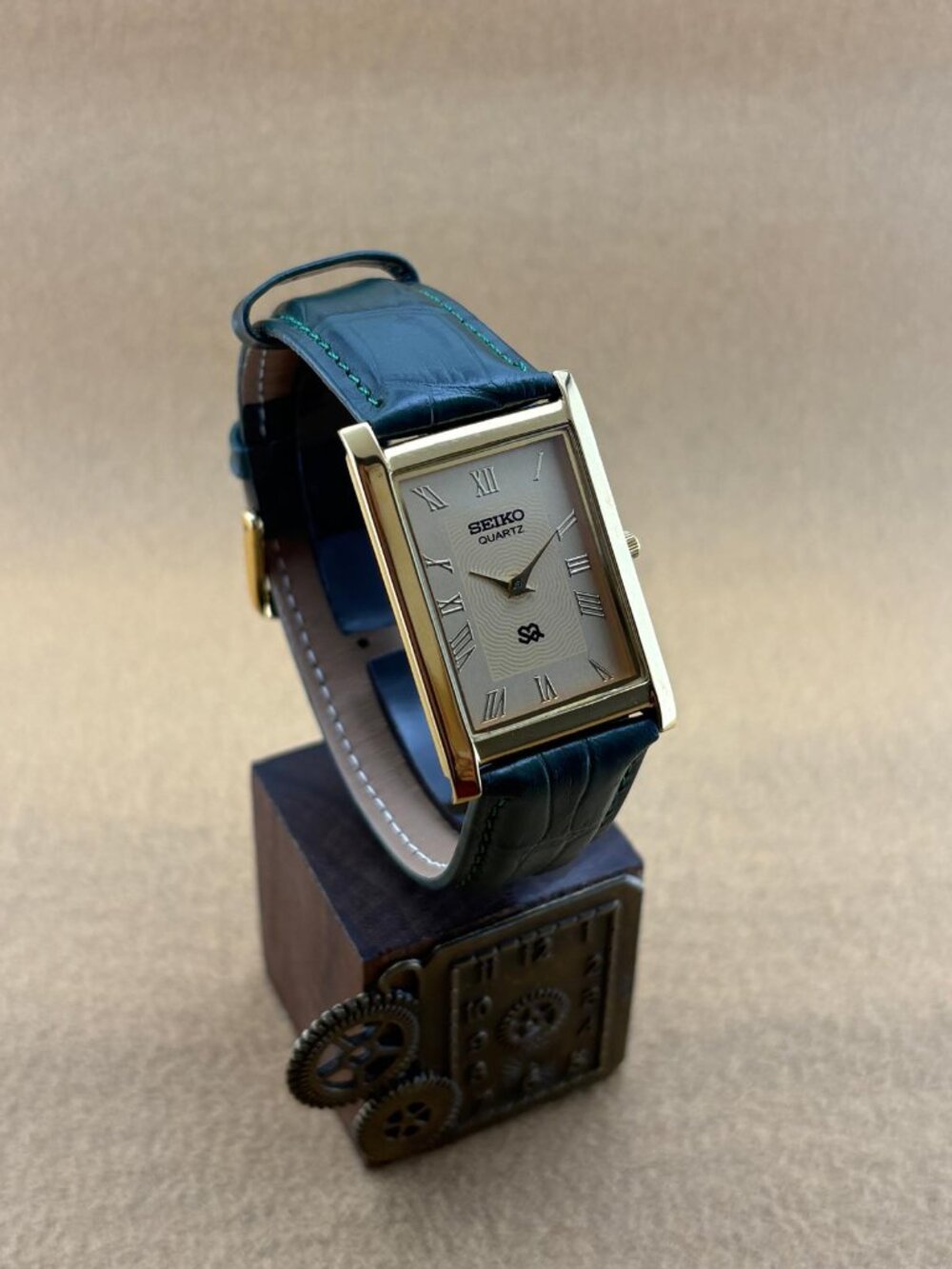 RARE WHITE GOLD Seiko Vintage slim men Wristwatch GREEN STRAP